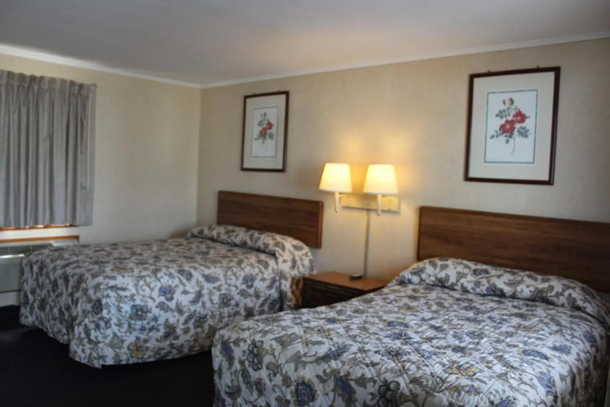 Elm Motel 10