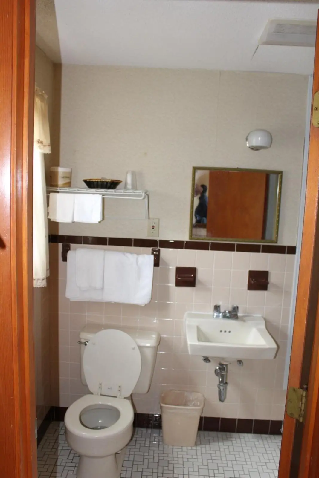 Elm Motel 5